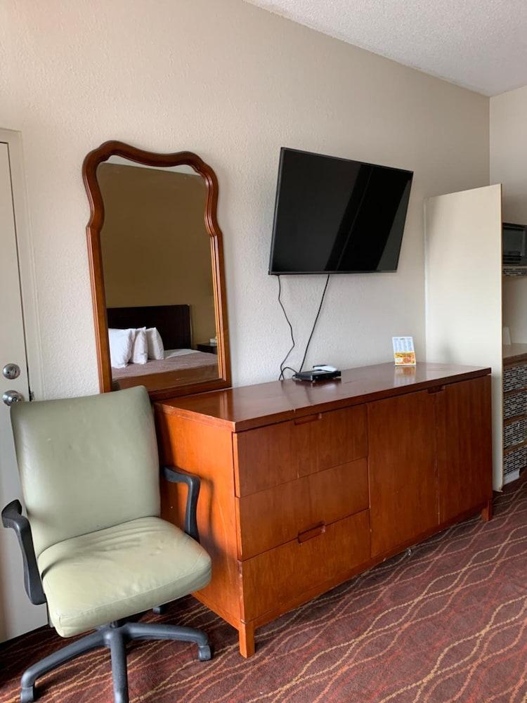 Zainee Inc Budgetel Inn And Suites Augusta Esterno foto