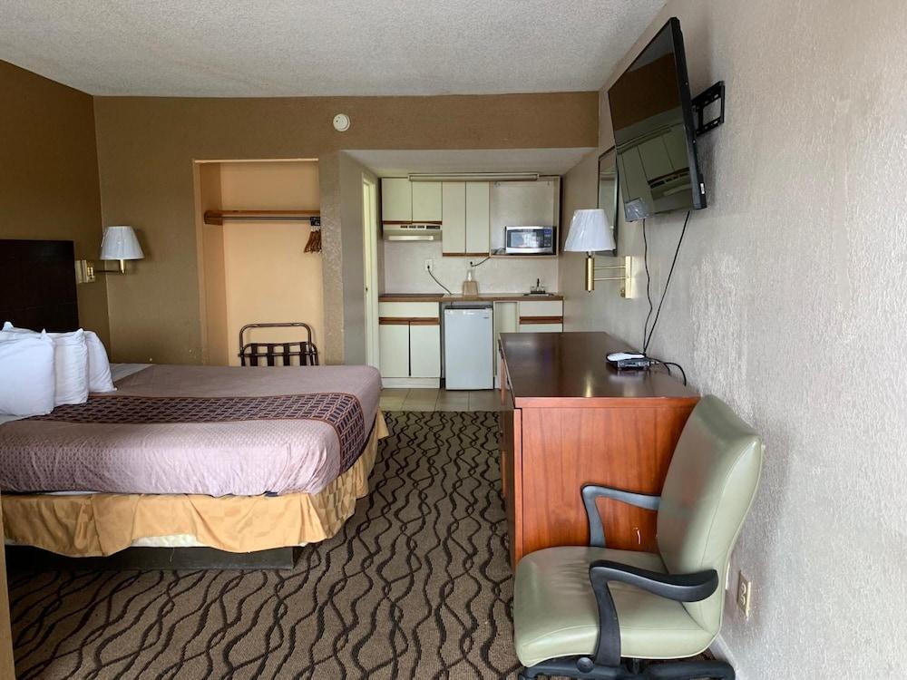 Zainee Inc Budgetel Inn And Suites Augusta Esterno foto