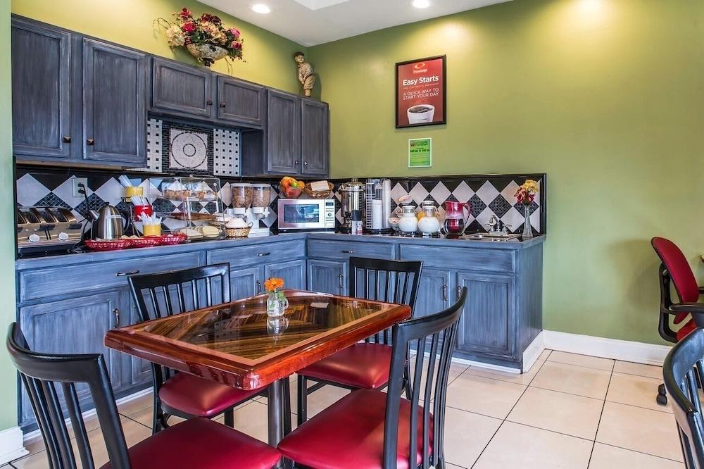 Zainee Inc Budgetel Inn And Suites Augusta Esterno foto